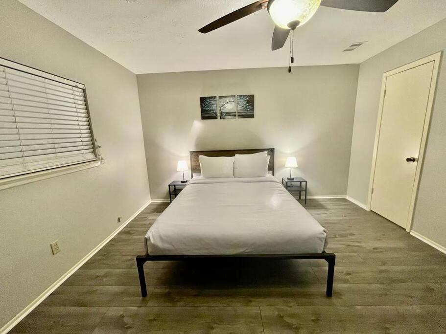 3 Bedroom Entire Home - Centrally Located In Katy, Texas Extérieur photo