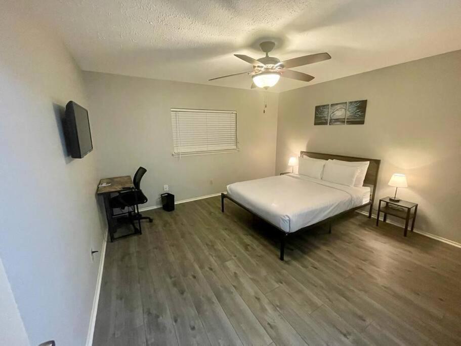 3 Bedroom Entire Home - Centrally Located In Katy, Texas Extérieur photo